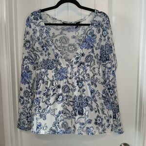New York & Company Blue and White Floral Top 🌸
